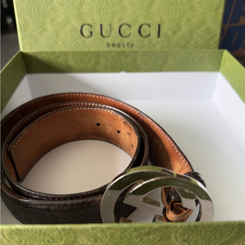 Gucci Brown Leather Belt with Silver Double-G Buckle. Unisex